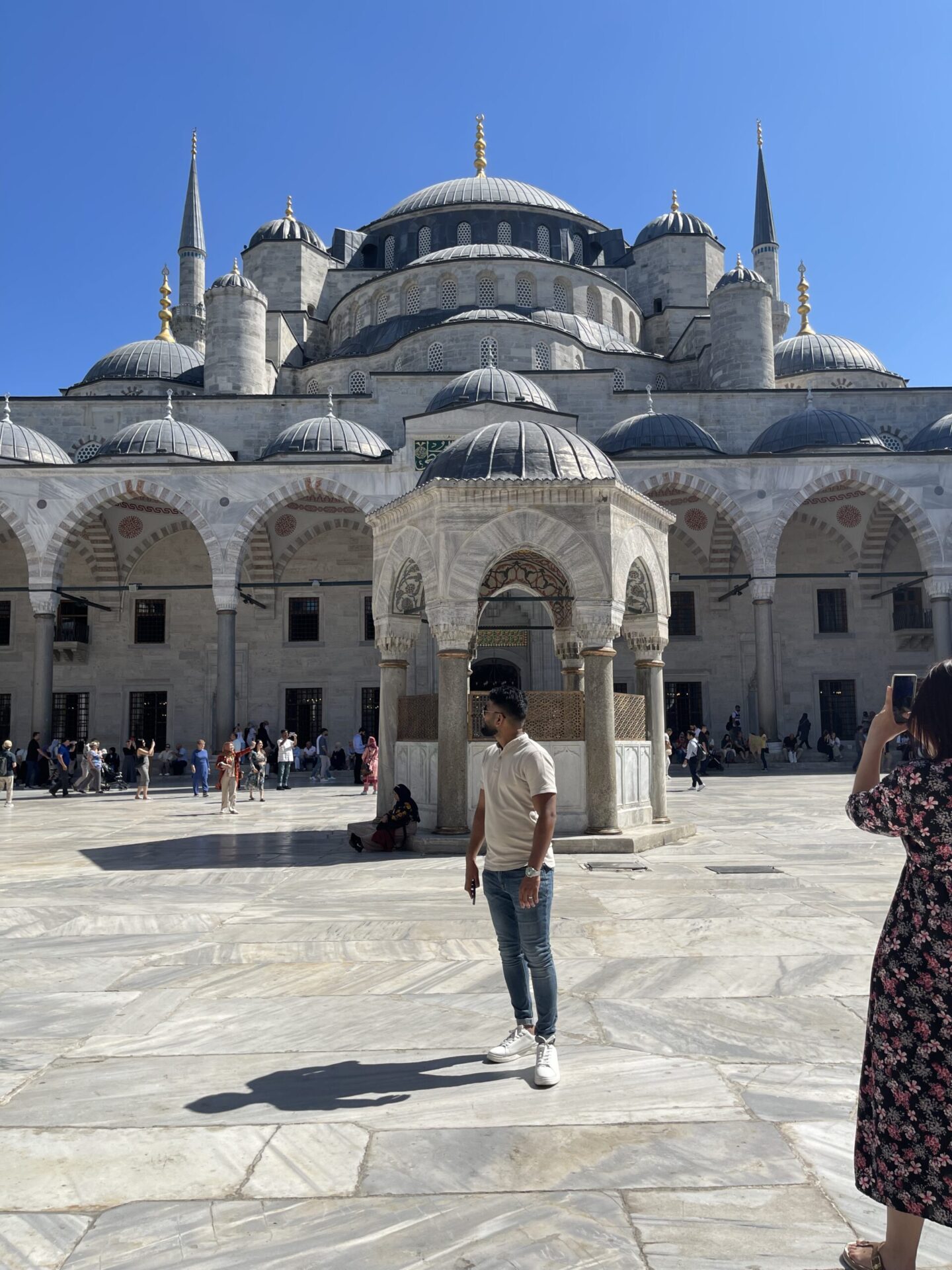 Artist Caligraffiti in front of Blue mosque, Istanbul, Turkey
